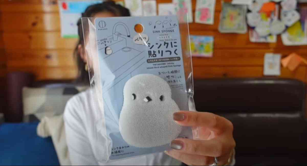 ダイソーの「シマエナガPETAKORAシンク洗いスポンジ」