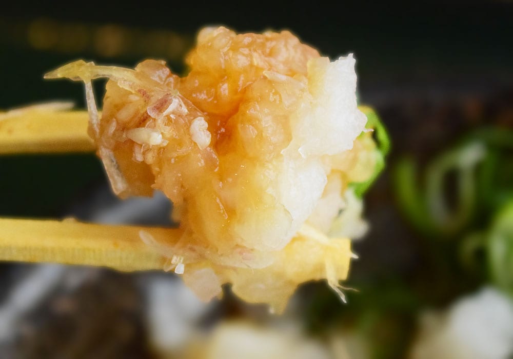 粗くすりおろした鬼おろしは、シャキシャキとしています。