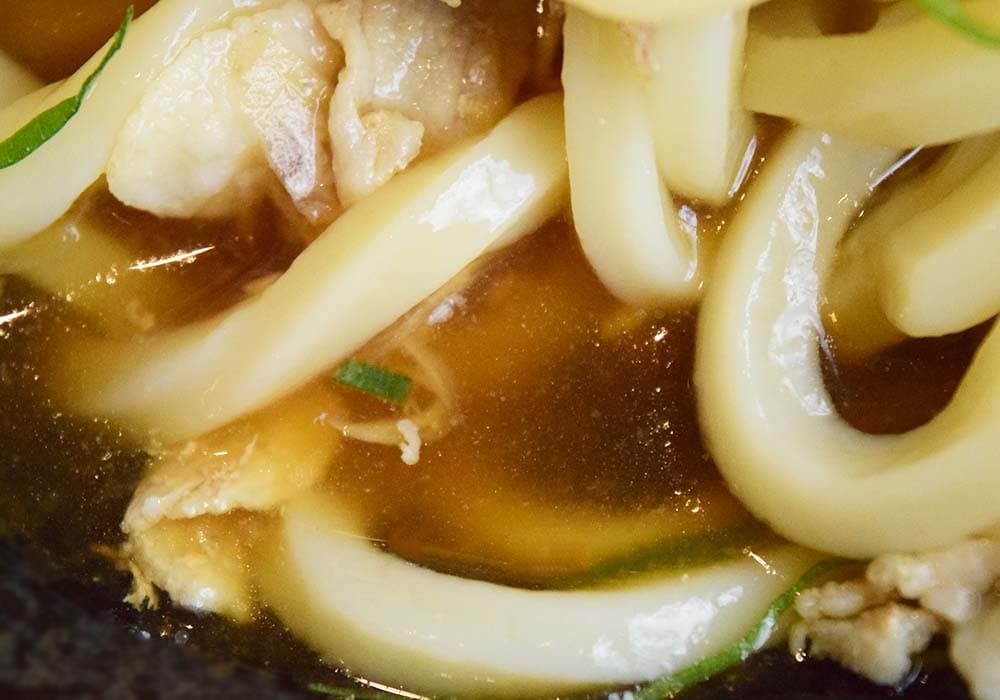 おろし生姜を入れた出汁は苦みがとてもおとなしめですので、飲み干したくなるほどあっさりとした仕上がり