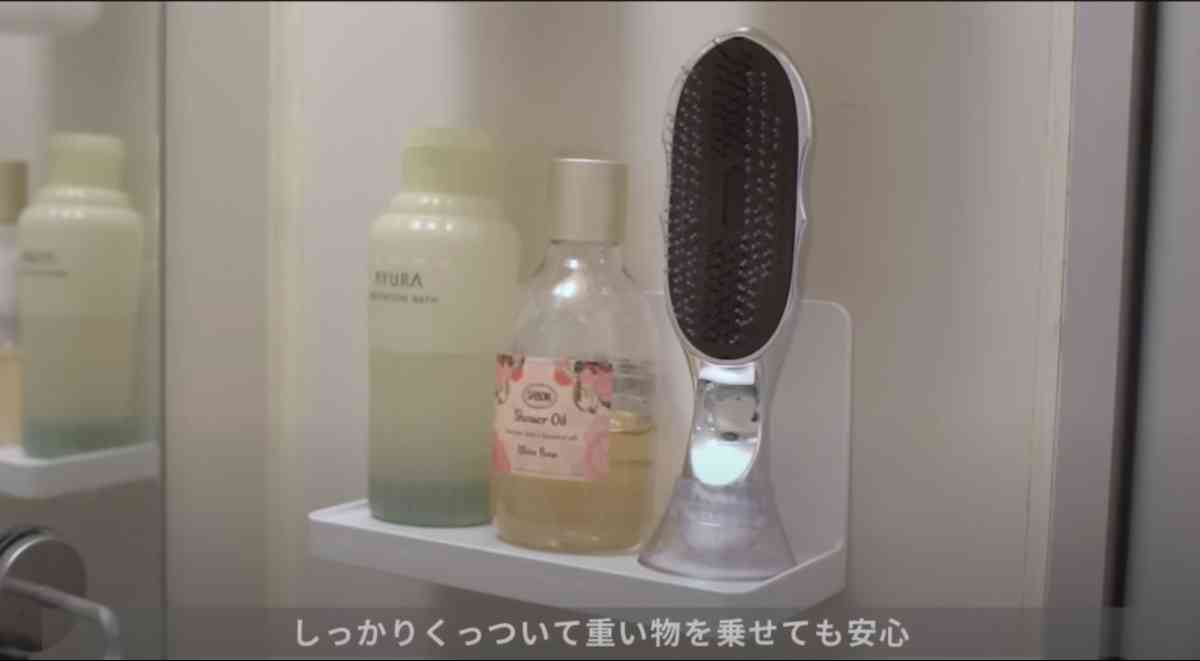 ダイソーの「ボトルトレー(バス用マグネット)」