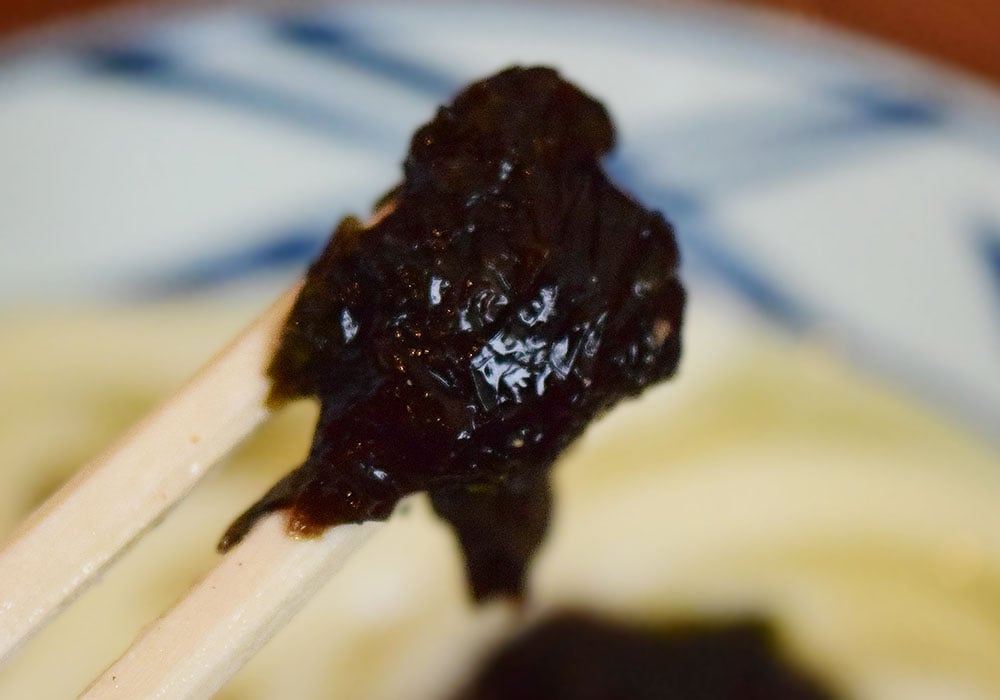 海苔は磯の風味もしてきますが、うどんや塩だしの味の邪魔をせずに、良いアクセントになっています