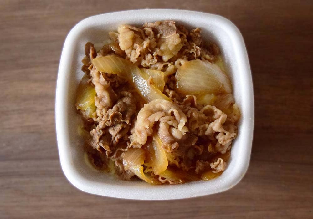 吉野家「チーズ牛丼」注文時はチーズを下に入れることも可能