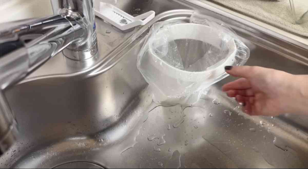ダイソーの「シンクコーナー用ダストホルダー」