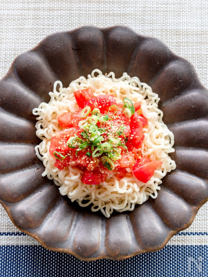 サッポロ一番塩らーめんを「冷やしトマトラーメン」にアレンジ