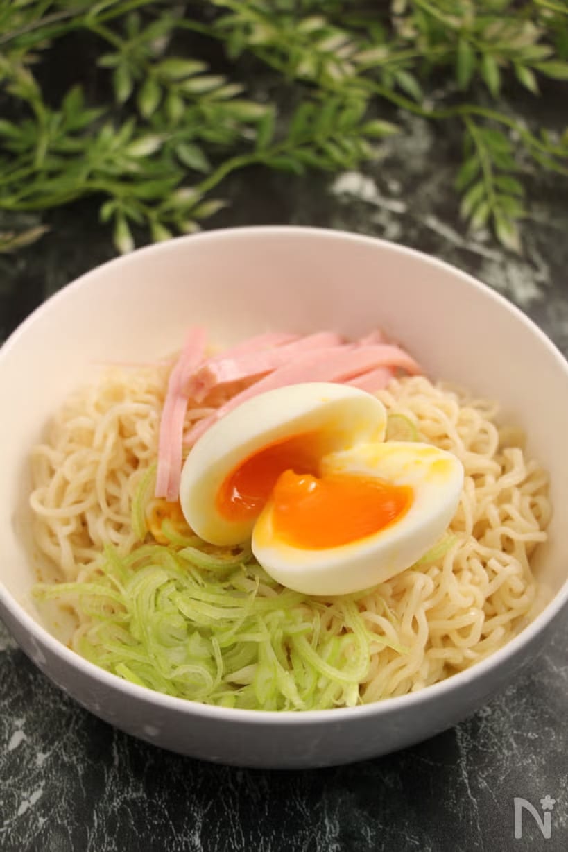サッポロ一番塩らーめんを冷やし塩ラーメンにアレンジ