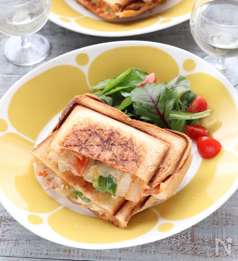 意外と簡単！ お家にある材料ですぐ作れる「ピザトースト風 ホットサンド」