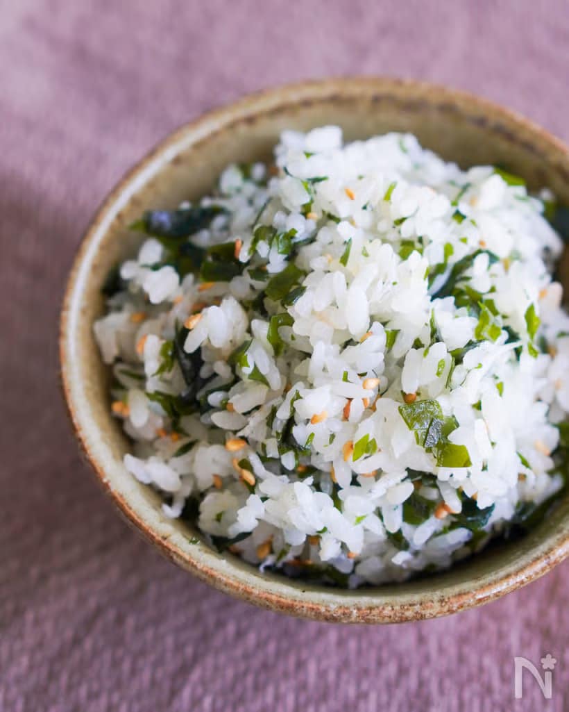 調味料はふたつ！ 素材の味でしっかりおいしい「わかめごはん」