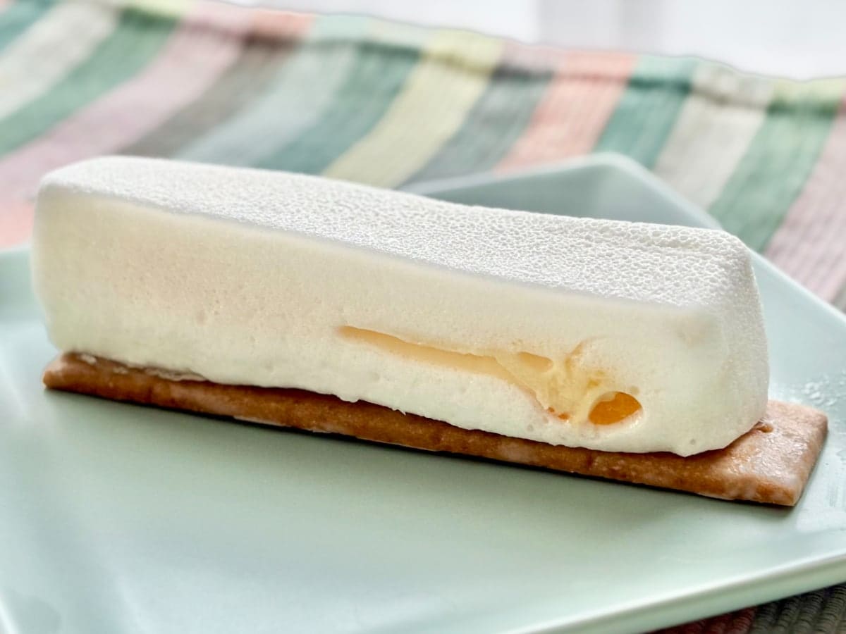 新食感に驚き!ローソン「ご褒美スティックケーキ ふわしゅわレモン」