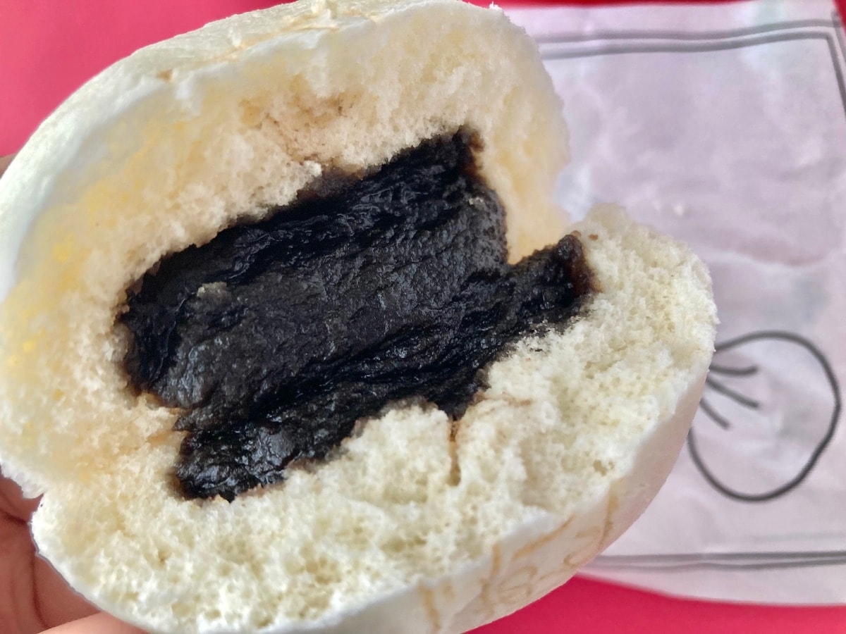 ファン待望のリニューアル！ファミマの「こしあんまん（ごま風味）」