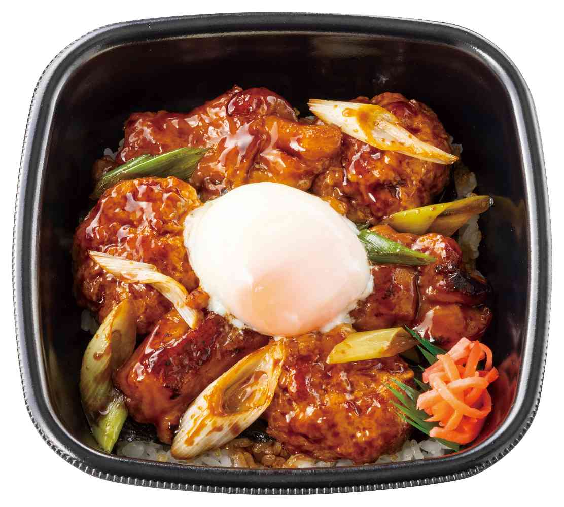 とろ～り絡まる 温玉付き焼鳥つくね重　730円（税込）