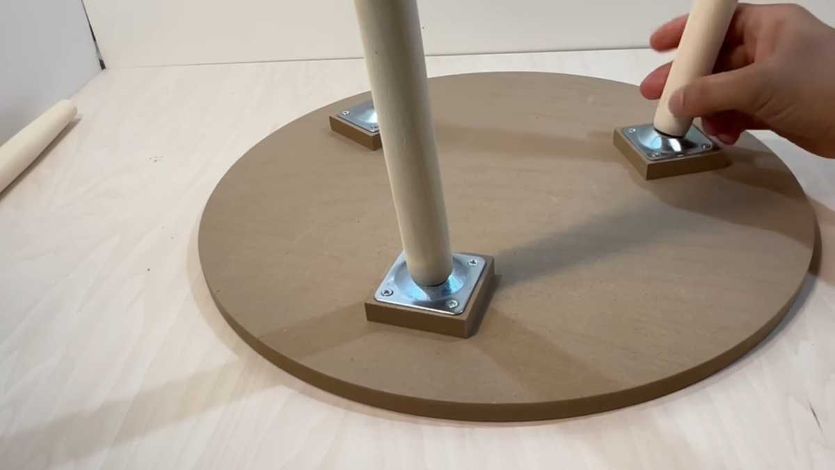 ダイソー「サイドテーブル」は組み立ても簡単