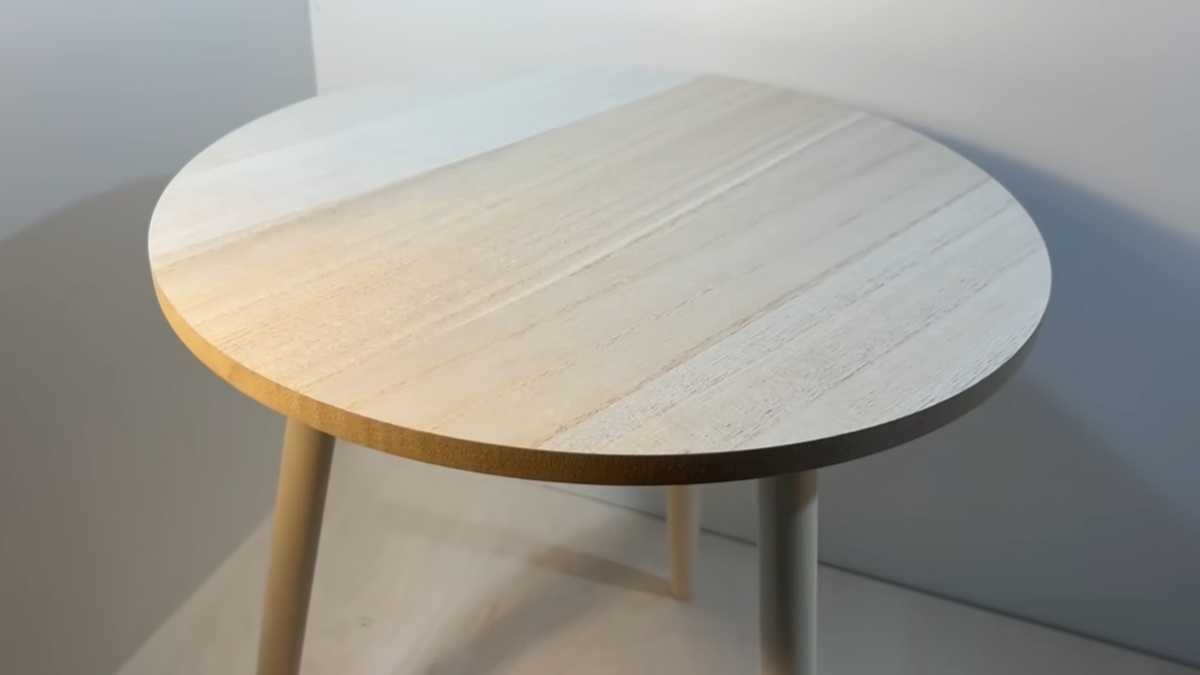 ダイソー「サイドテーブル」は100均商品とは思えないクオリティ