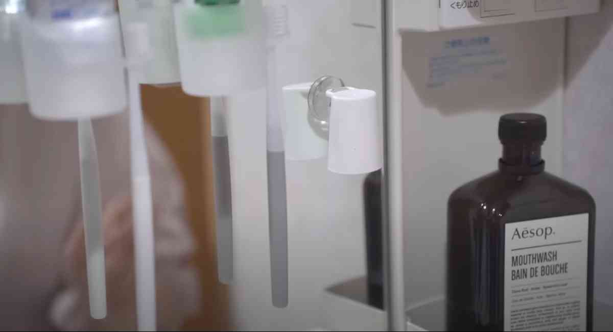 セリアの「水切れがいいマウスウォッシュ用コップ」