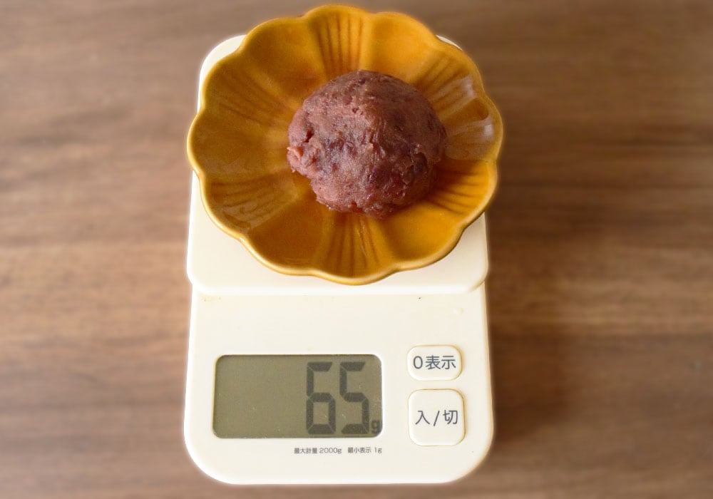 ミニぼた餅1個あたりの重量は65g。