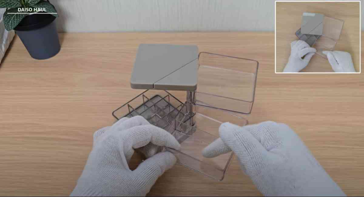 ダイソーの「アクセサリー収納ケース(3段タイプ)」