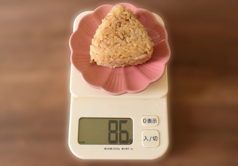 お皿の重さを抜いた重量は86gです。