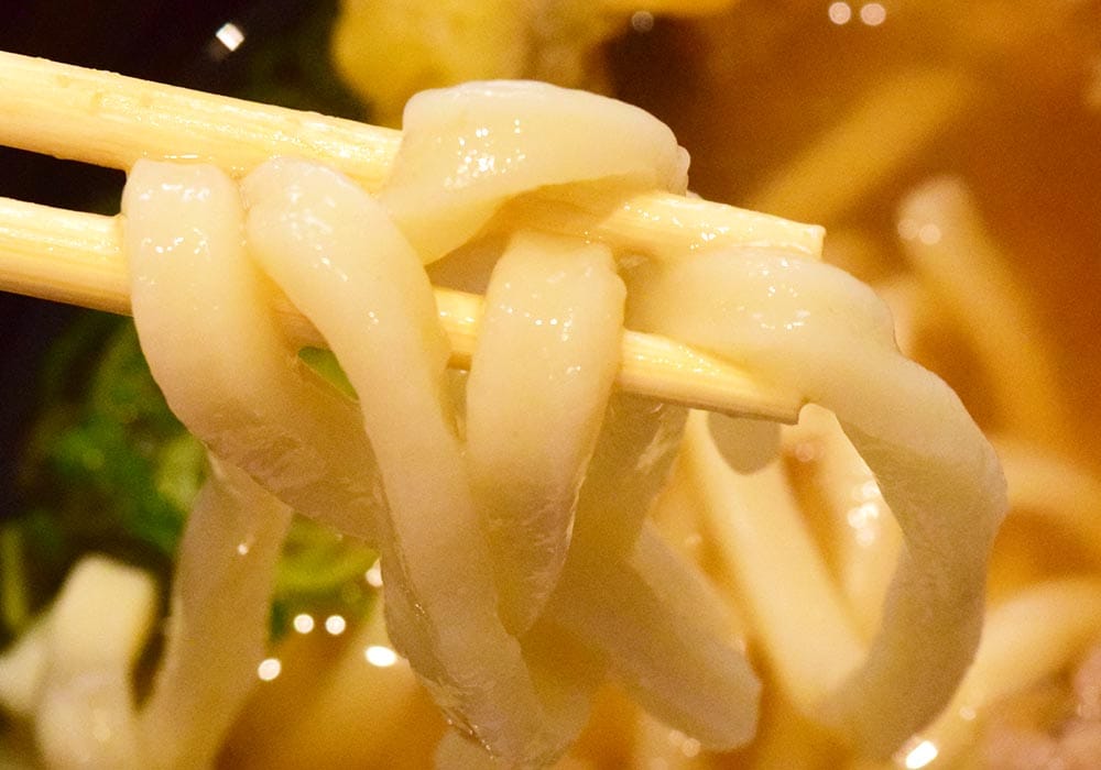 うどんはややもっちりとした食感