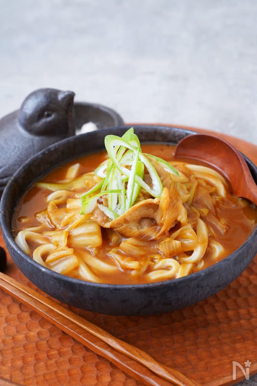 調理時間15分!濃厚派に捧ぐ隠し味が決め手「豚と白菜と長ねぎのカレーうどん」