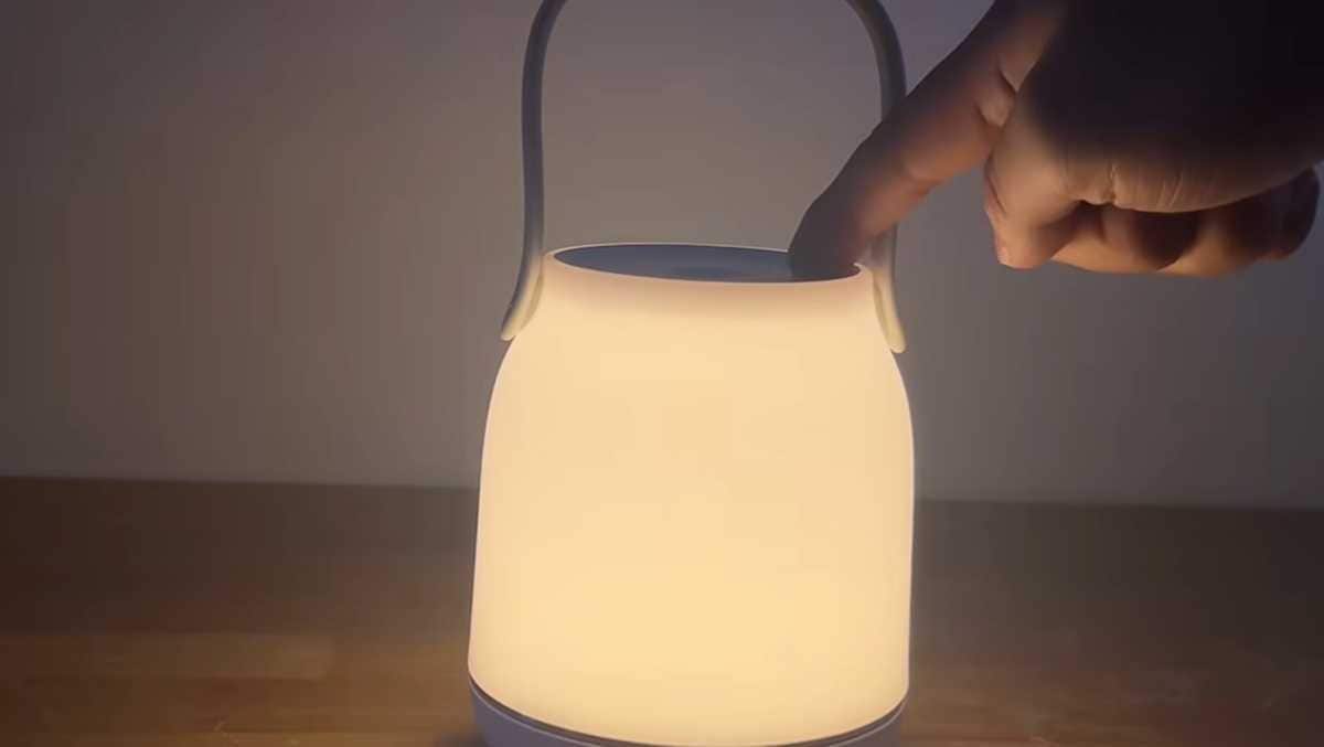 ニトリ「LEDランタン」はタッチ操作で簡単調光