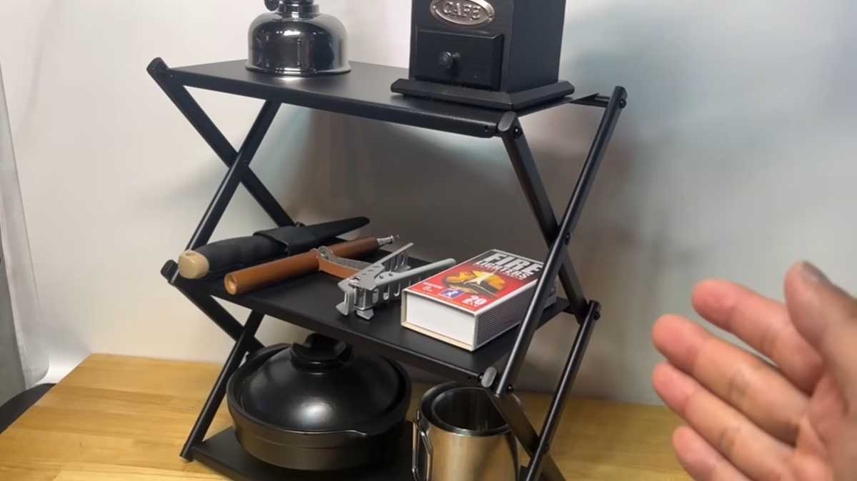 ニトリ「テーブルにもなる3段ラック」はラックとしては小ぶり