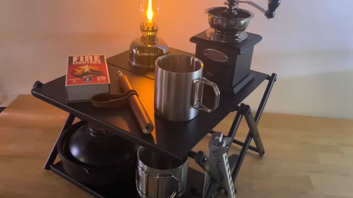 ニトリ「テーブルにもなる3段ラック」はテーブル使いも便利！