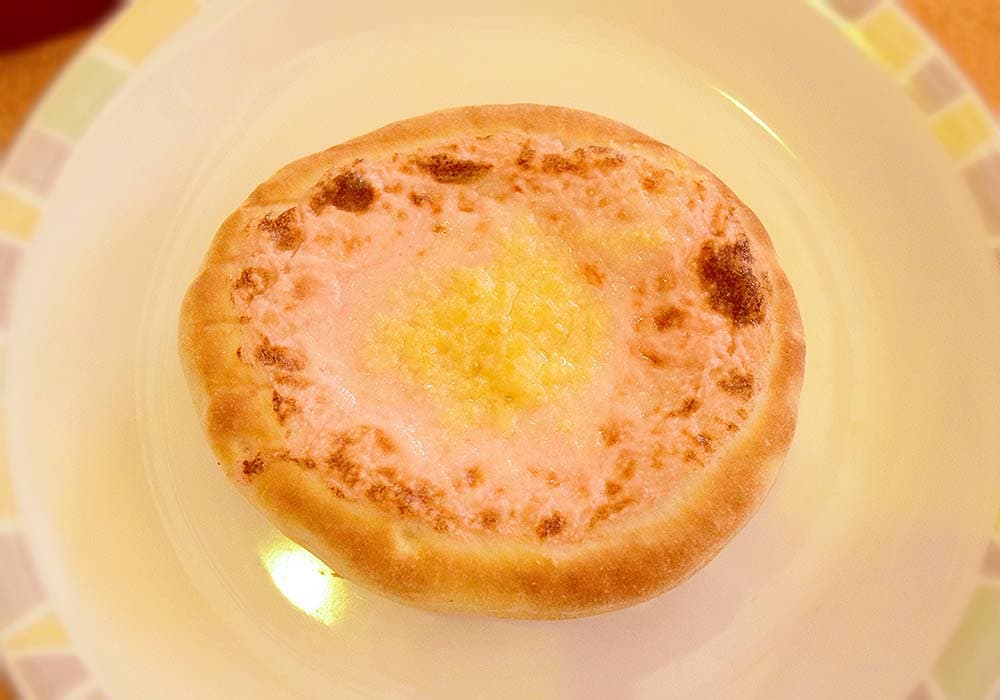 タラコとチーズが広がり、特に中央部分にはチーズがぎゅっと集中。