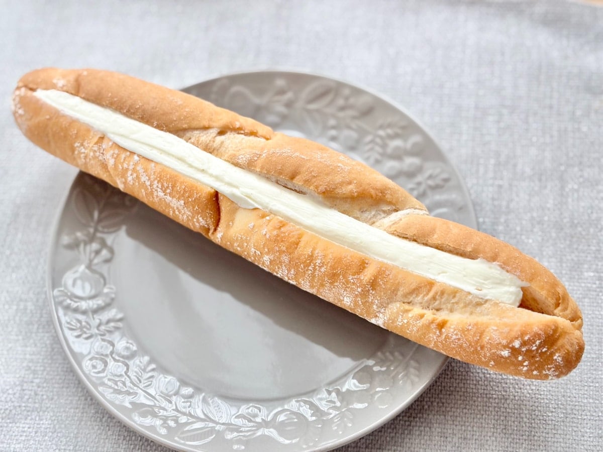 長すぎる25cm超え! ハード系好き必見の「香ばしいミルクフランス」