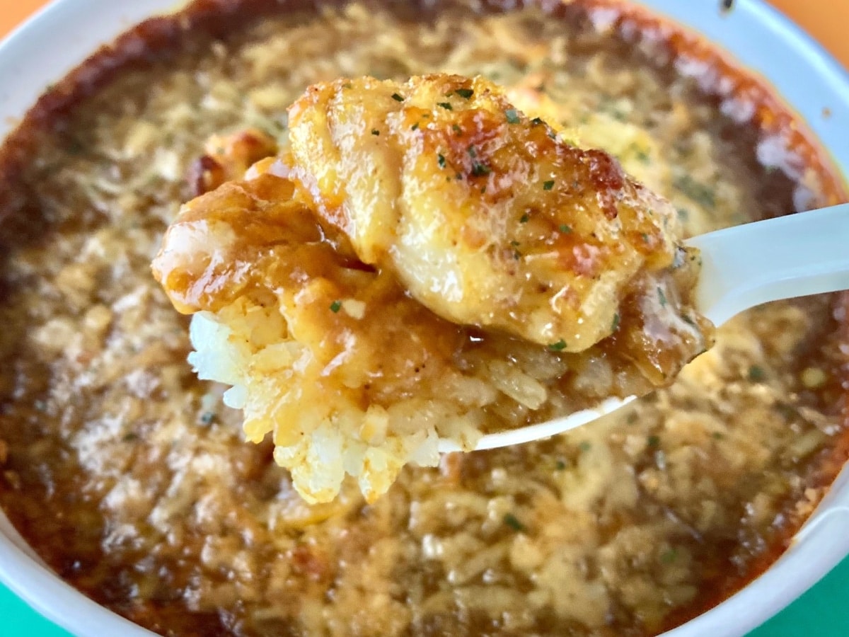 名店監修! 甘さと辛さの絶妙バランス「オーベルジーヌ監修 チキン焼カレー」