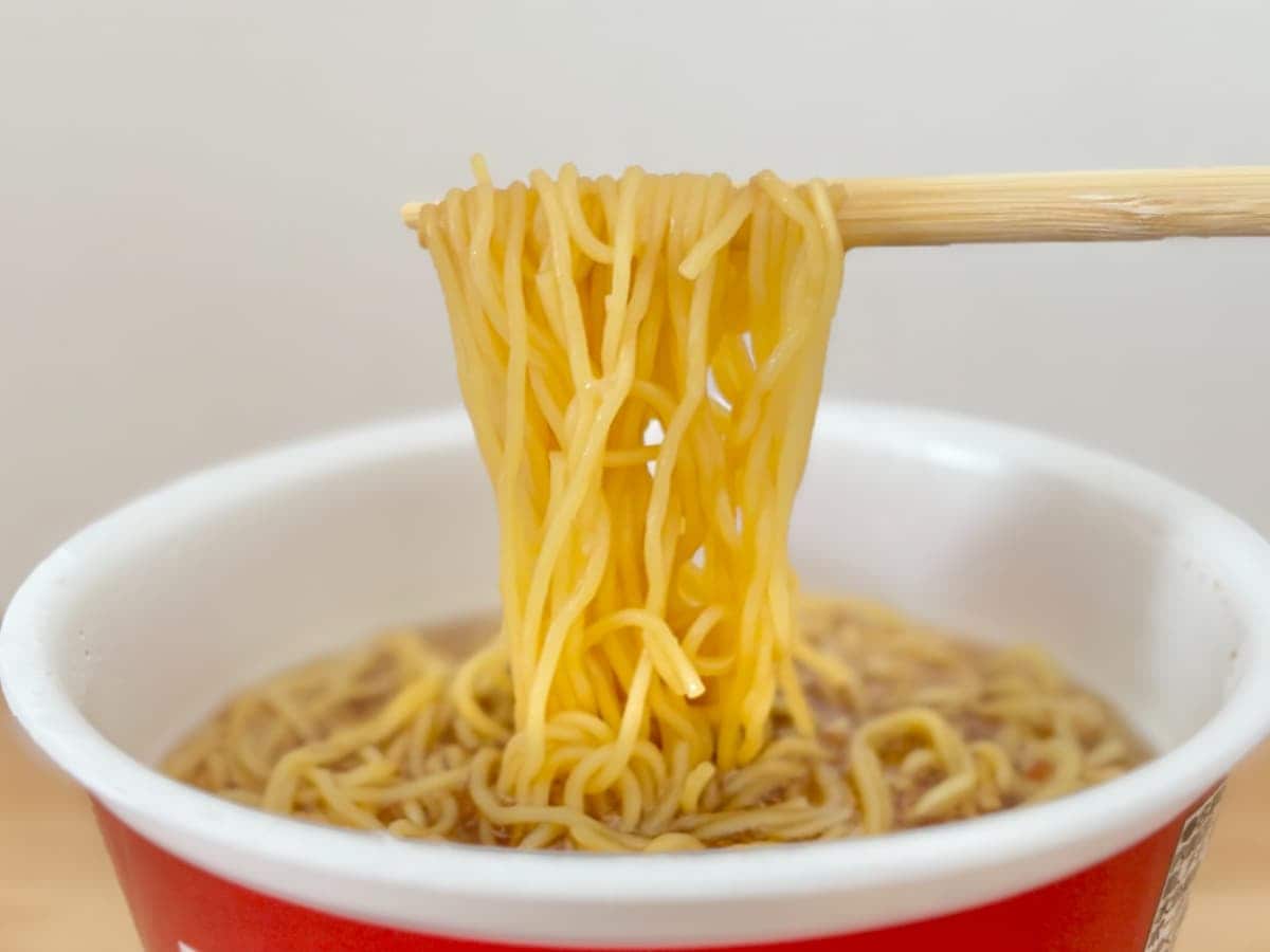 スープを飲み干したくなる! 具なしでも大満足「京都背脂醤油ラーメン」