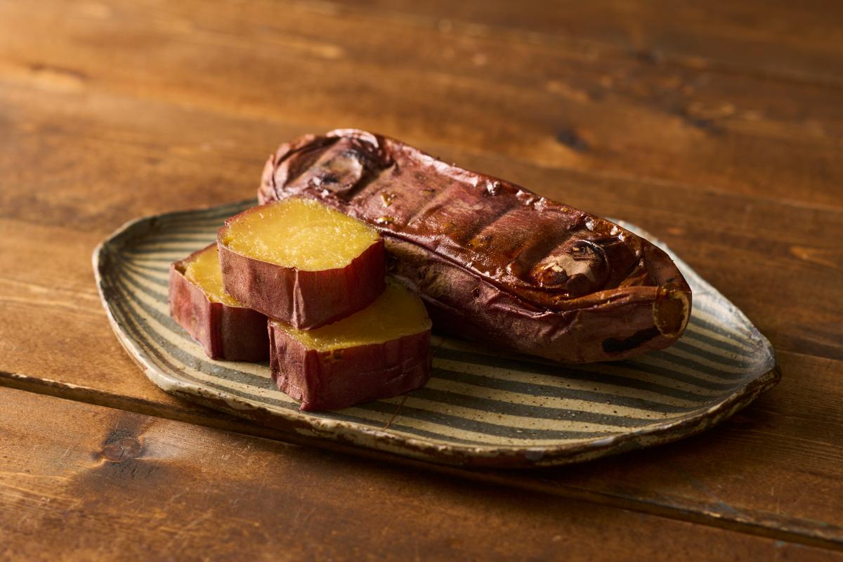 専門店やイベントで食べる蜜がしたたる焼き芋を自宅で。画像は「二度焼き」レシピ完成図より