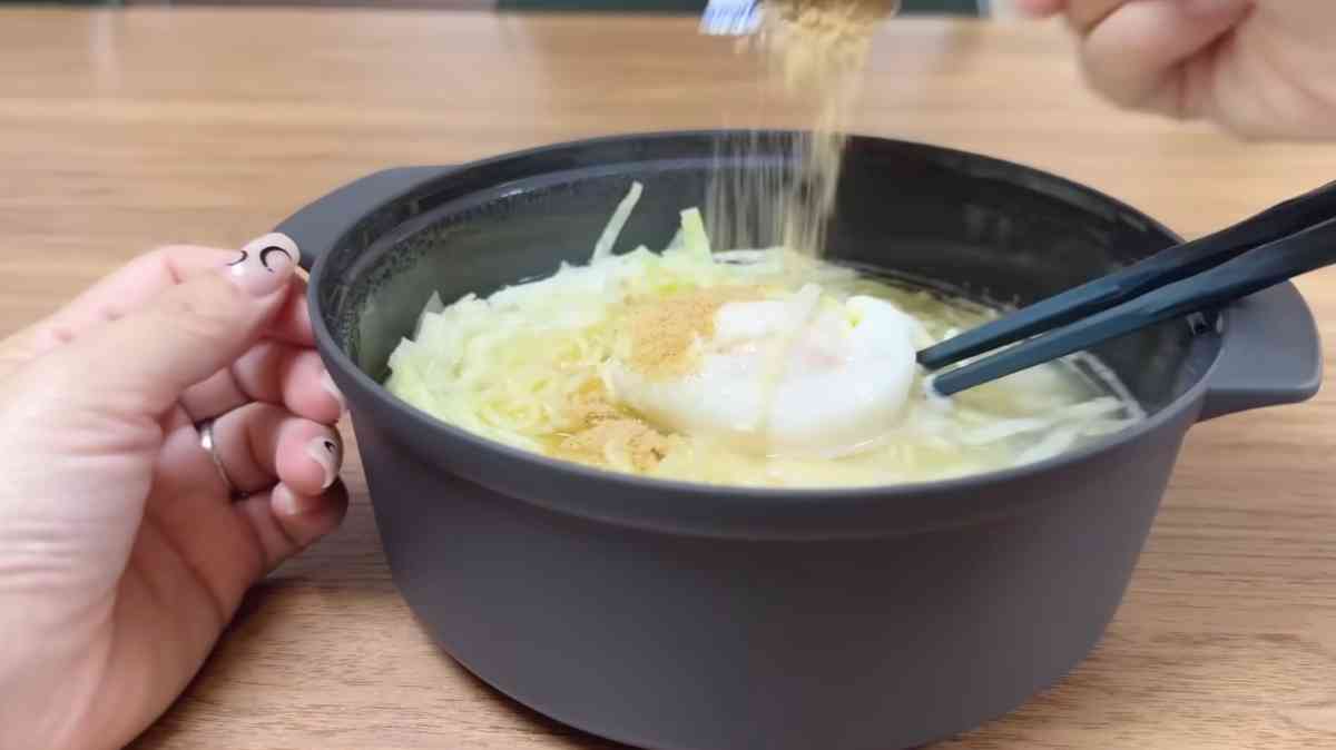 ダイソーの「レンジ鍋」