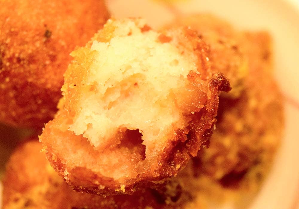 もっちりとしたドーナツ生地に、栗の風味豊かな「うどーなつ まろん味」