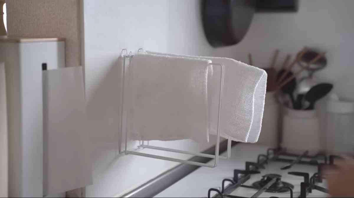 セリアの「ワイヤーふきんかけ」