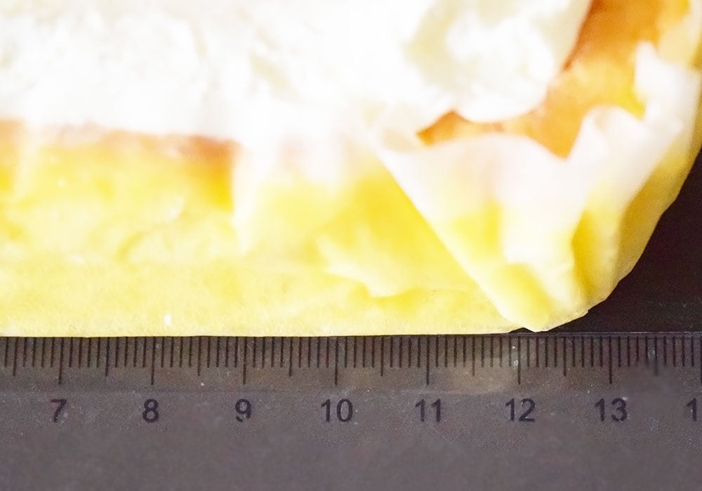 横の長さは約12cm。