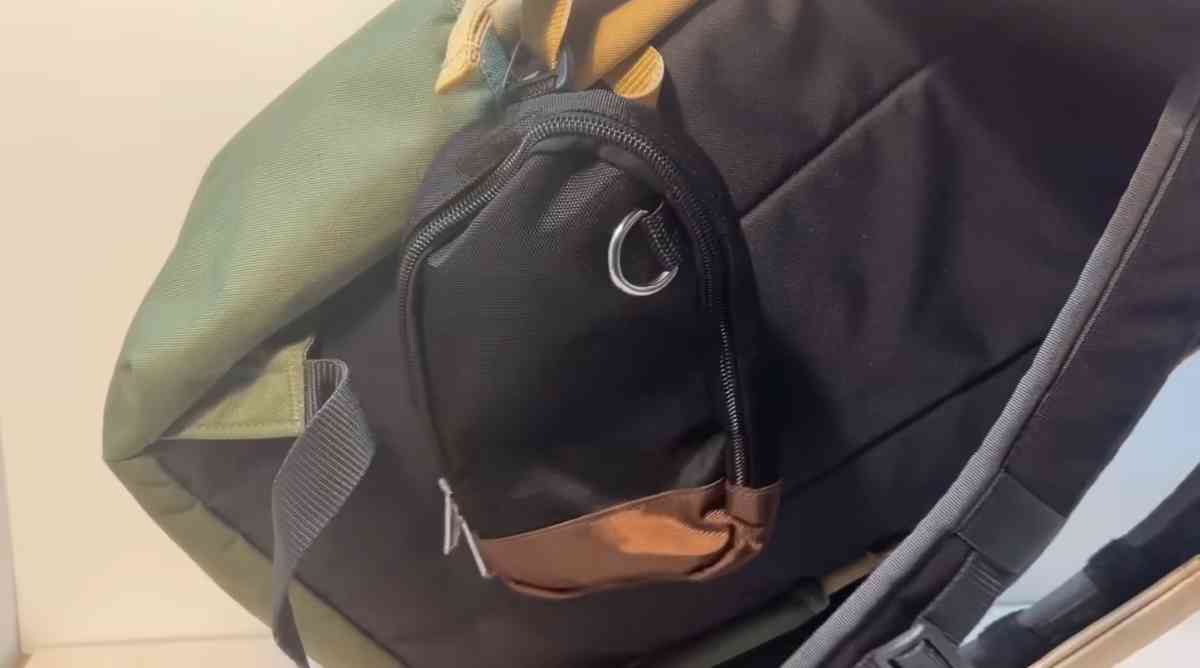 ダイソーで買える「リュック用のポーチ」