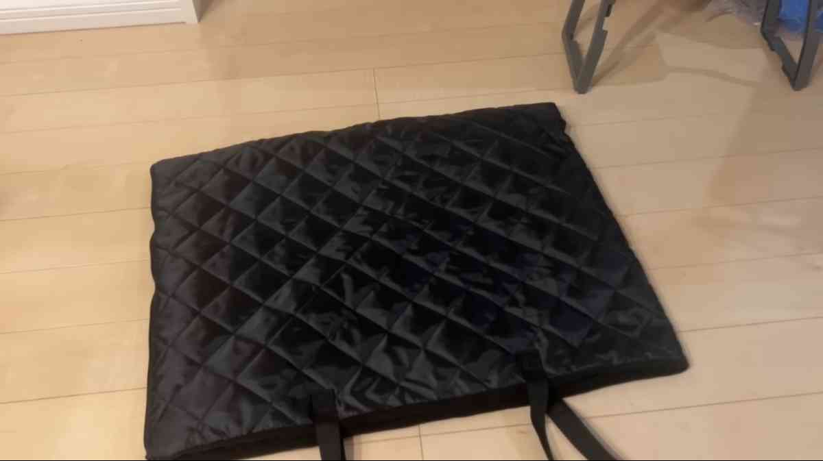 ワッツの「バッグにもなる!ブランケット」