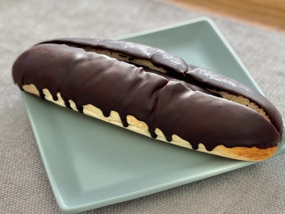 チョコかと思いきや?ホイップが主役の予想外においしいロールパン