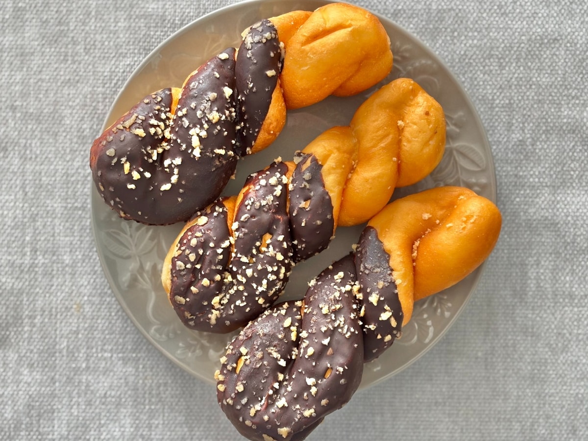 シェアもできる!リッチな甘さが楽しめるチョコドーナツ