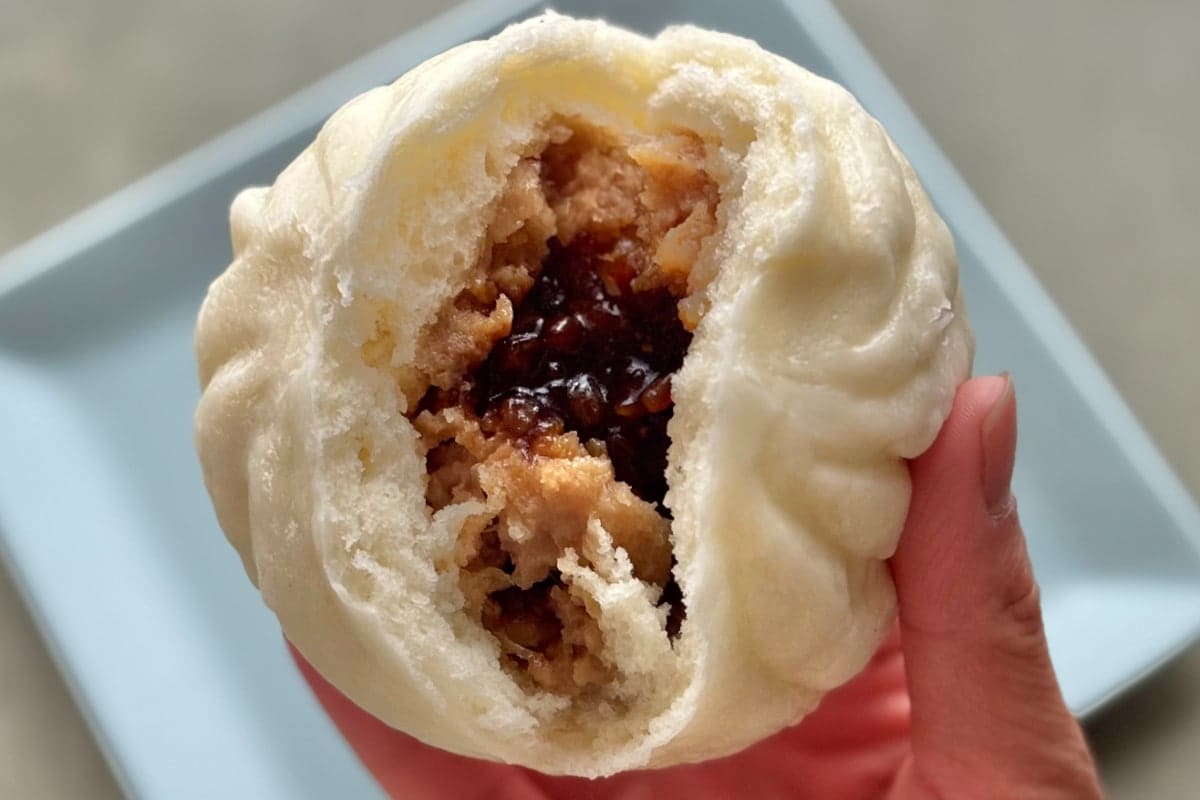 ファミリーマート「極旨黒豚まん てりやき」