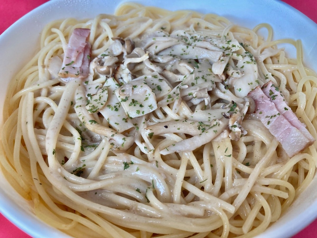 上品な味わい！きのこの風味が豊かなクリームパスタ