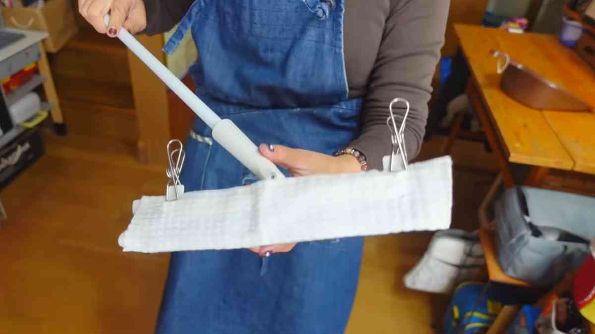 セリア┃フロア ラバーほうき