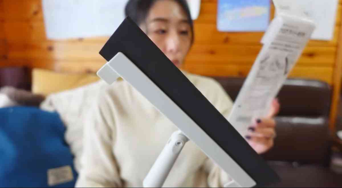 セリア┃フロア ラバーほうき