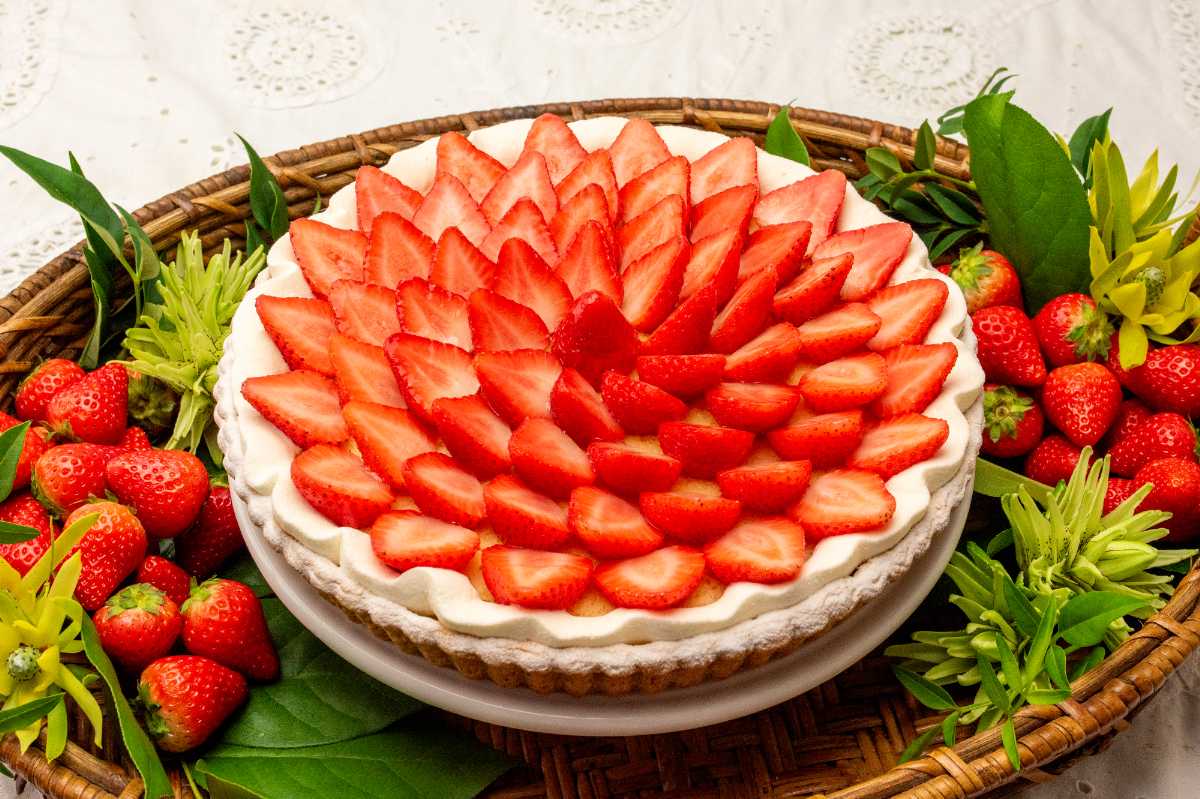 「イチゴとフリルクリームのタルト ～ホワイトチョコ風味～」