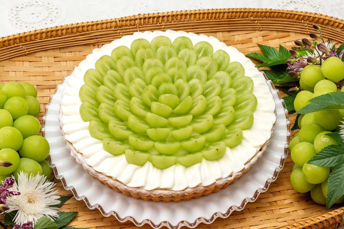 新作「シャインマスカットとフリルクリームのタルト ～ホワイトチョコ風味～」