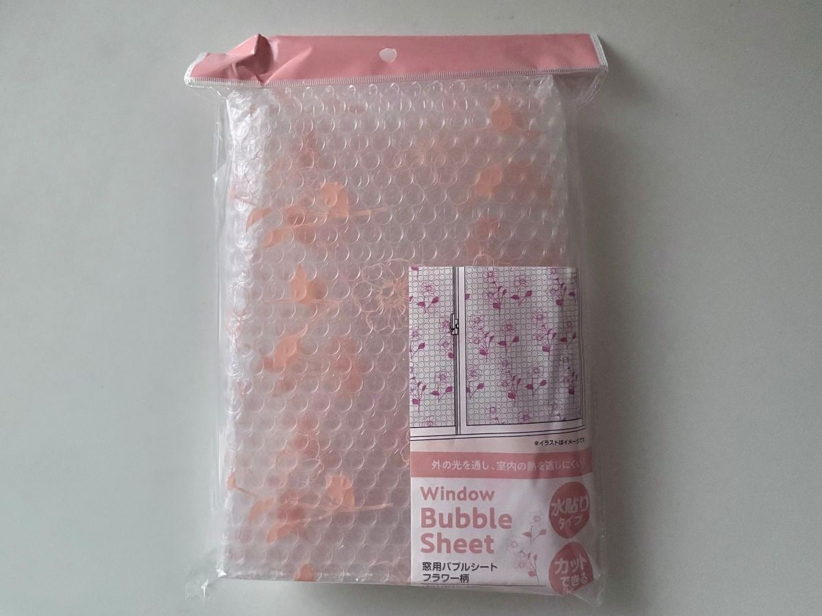 セリア「窓用バブルシート フラワー柄」