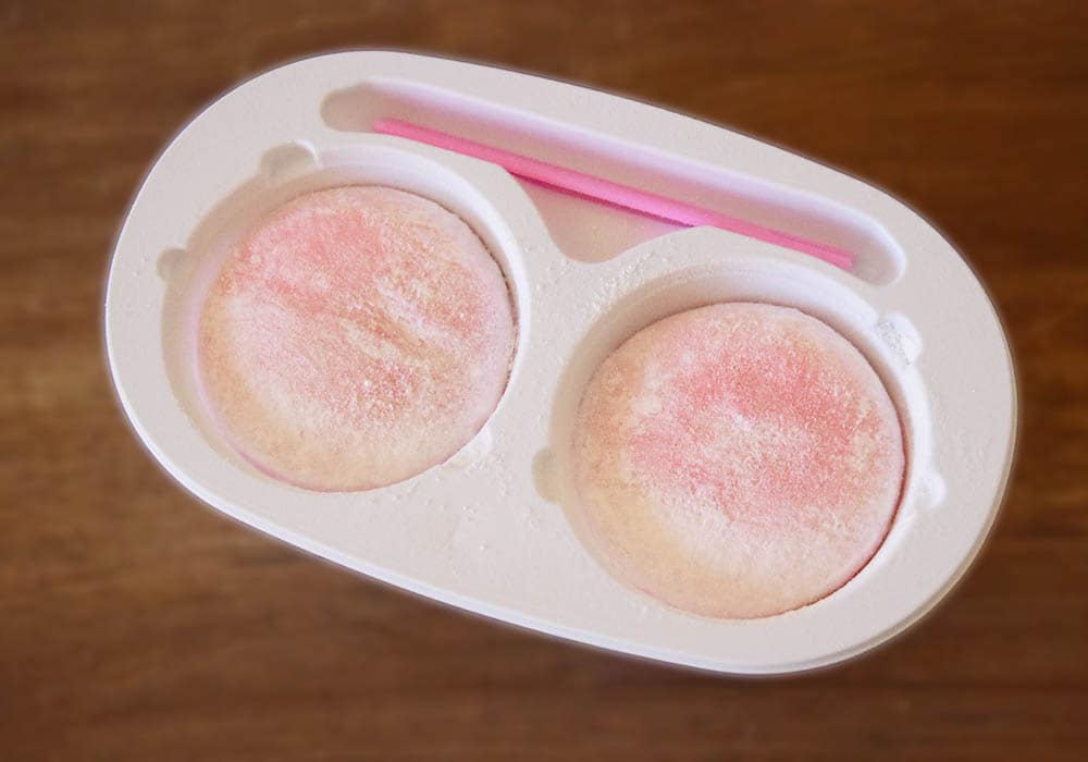 おもちの部分はピンク色で、とてもかわいらしい印象