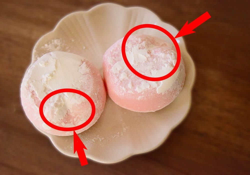 中央にほんのりくぼみがあり、いつもの丸い形とは少し違います。