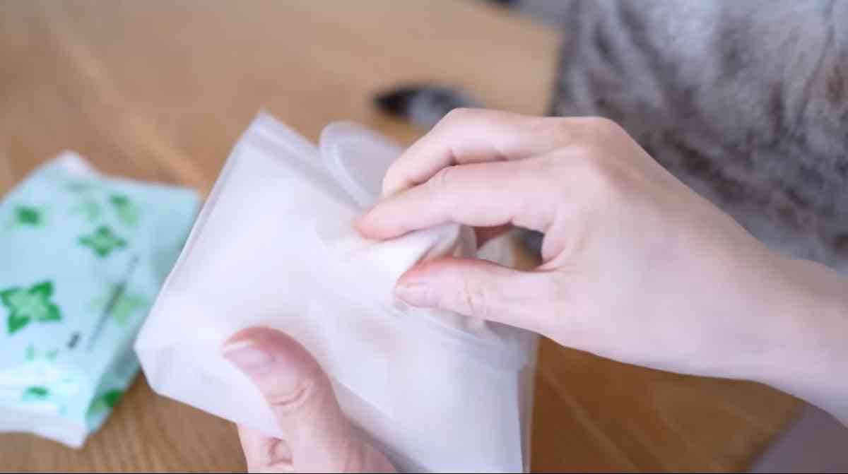 セリア「フタ付ウェットシートケース」