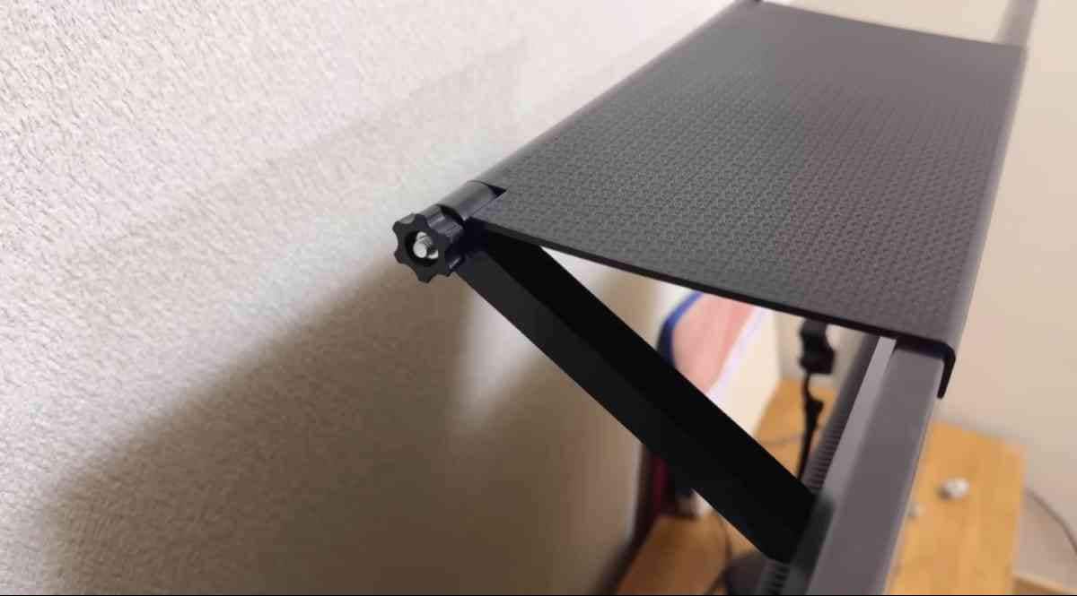 ダイソーの「モニターディスプレイボード」