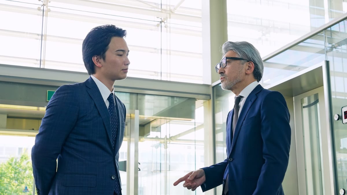 満員電車で人にぶつかり…「治療費を請求するから名刺を渡せ」と脅された男の後悔